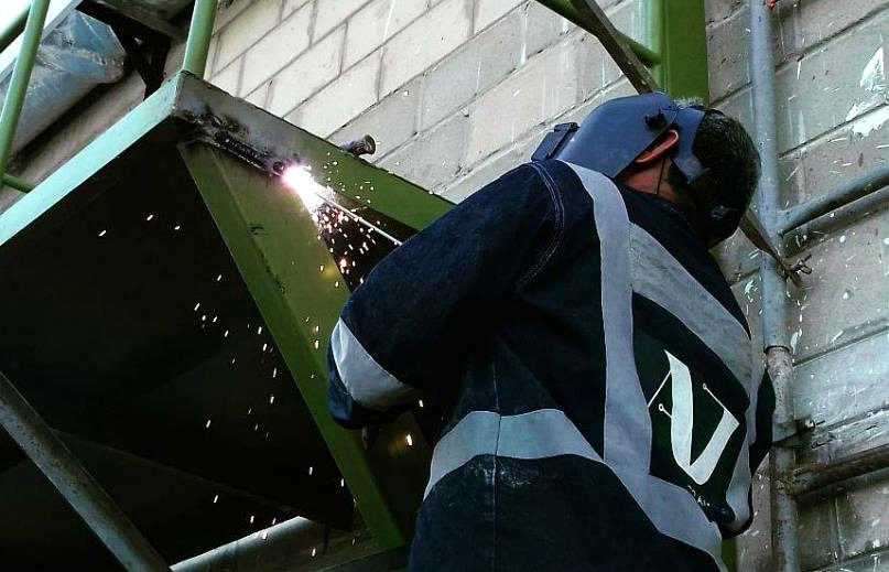 Pasarela industrial fabricada por AJ Servicios Técnicos
